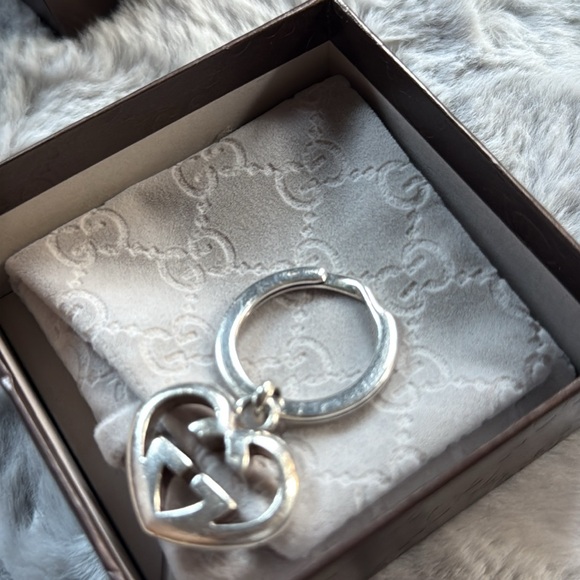Gucci Silver Interlocking Heart Keyring - Picture 6 of 7